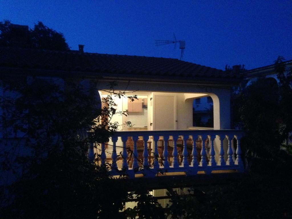 Apartment And Studio Jelusic Pinezići Exterior foto