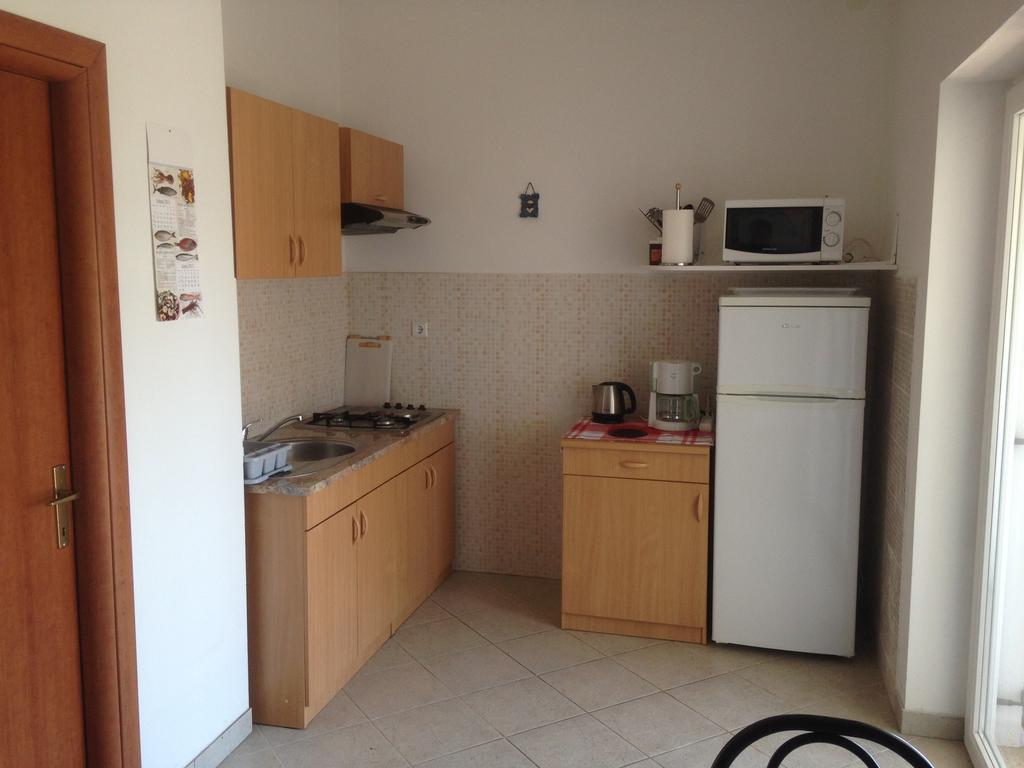 Apartment And Studio Jelusic Pinezići Zimmer foto